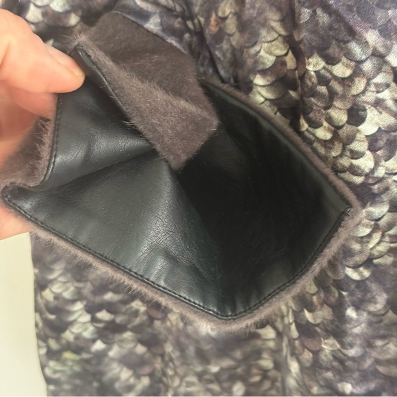 Tony Cohen Silk Top with Faux Fur & Leather Trim Size 4 - Picture 6 of 10